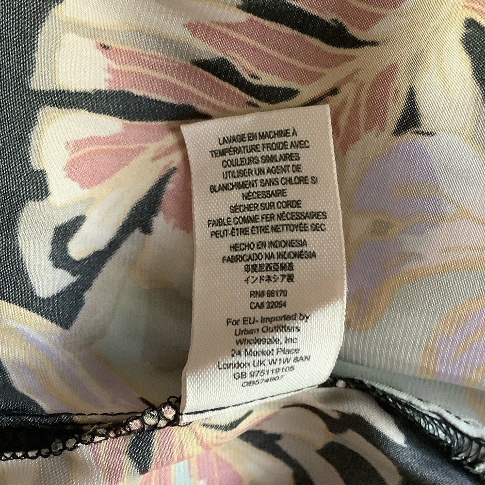 Free People Floral Print Lightweight Top - Black, Cream, Peach, Size Large - Picture 15 of 15